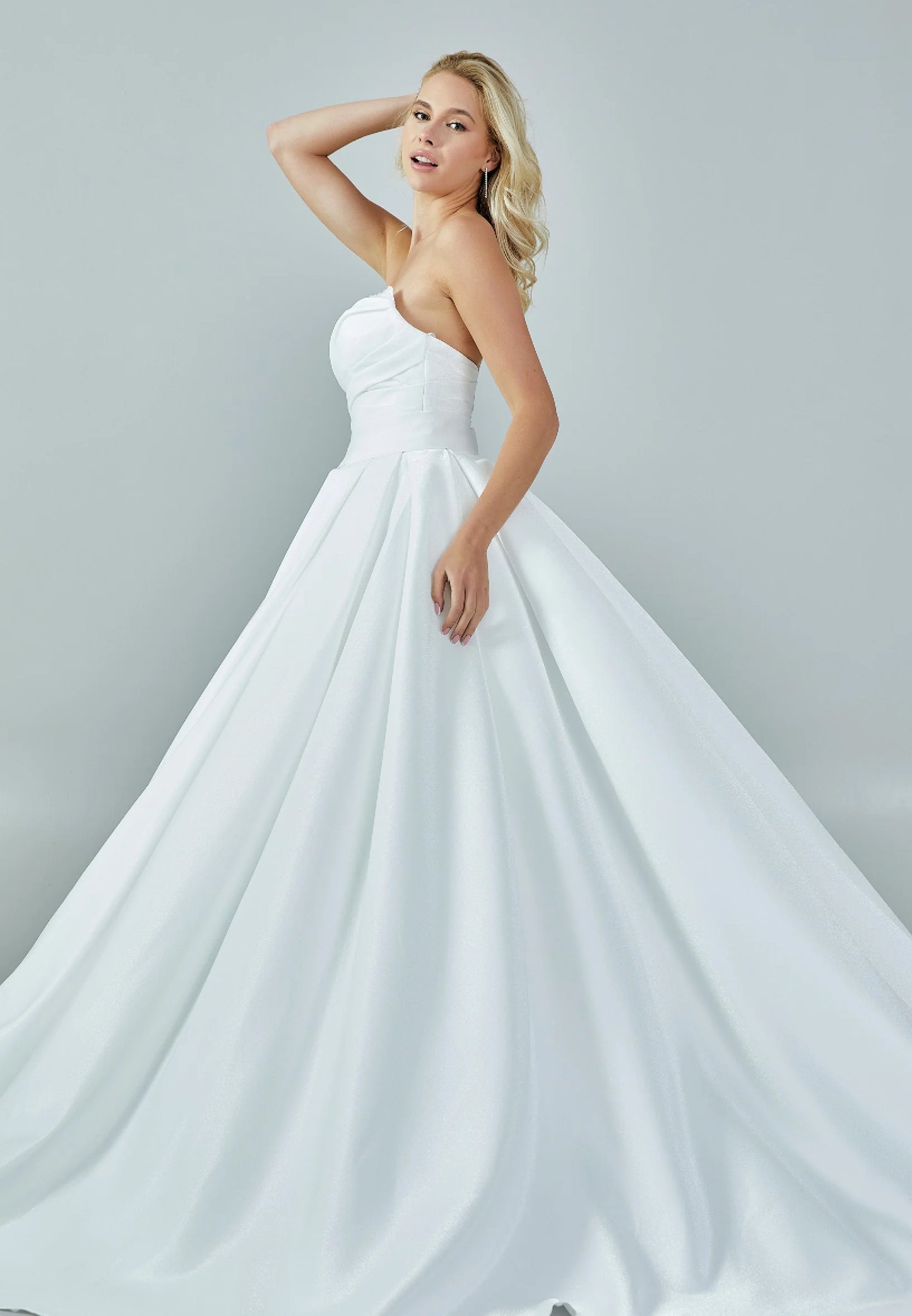 Strapless Maxi Satin Regular Wedding Dress Unit Price: $500