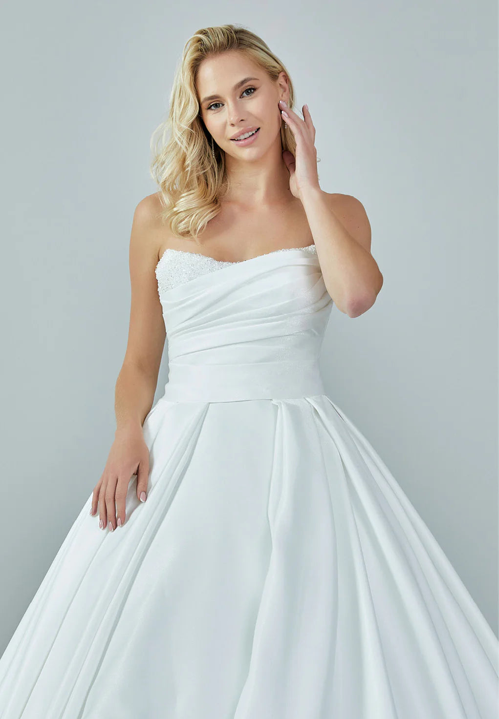 Strapless Maxi Satin Regular Wedding Dress Unit Price: $500
