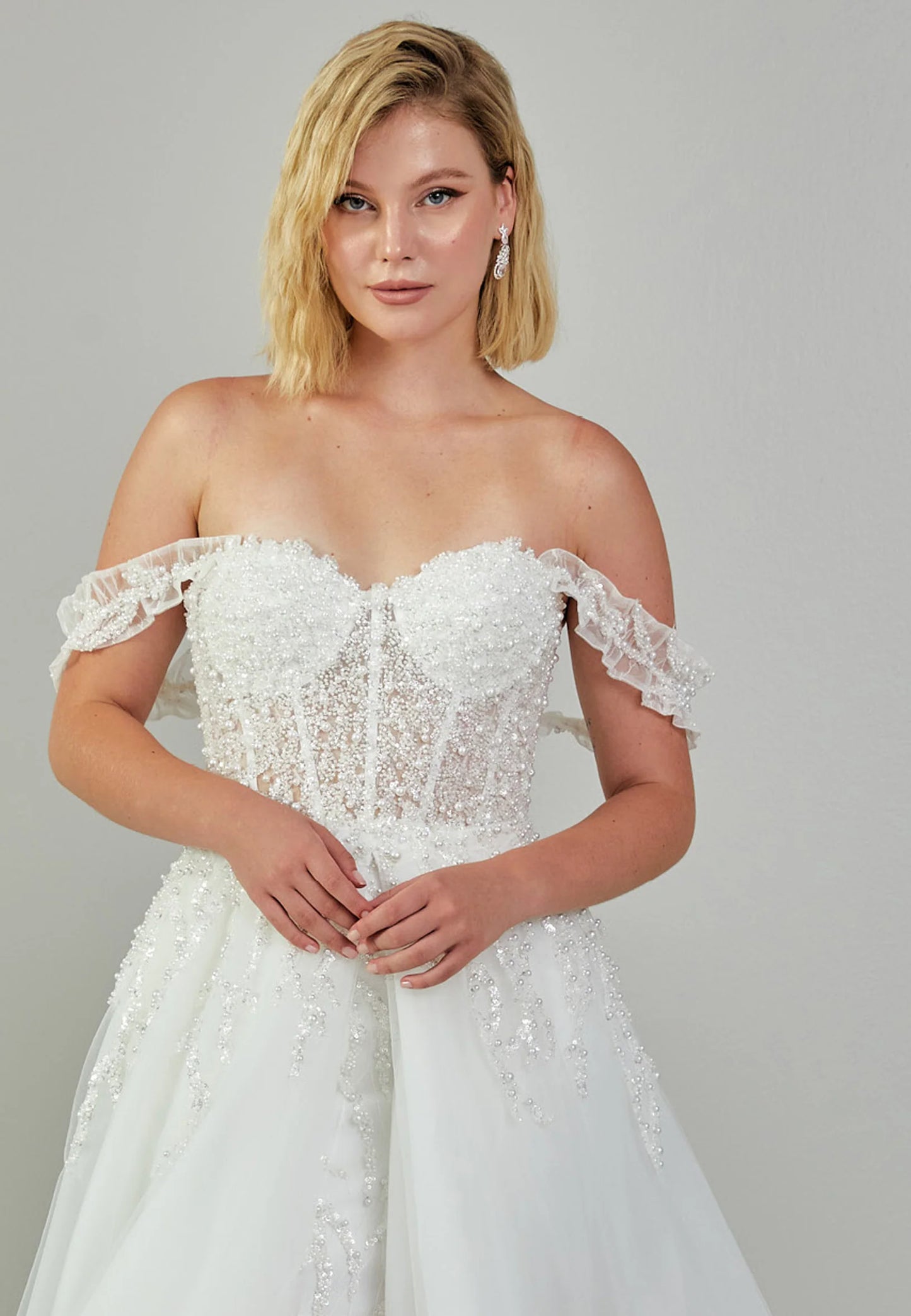 Off Shoulder Maxi Tulle Regular Wedding Dress Unit Price: $440