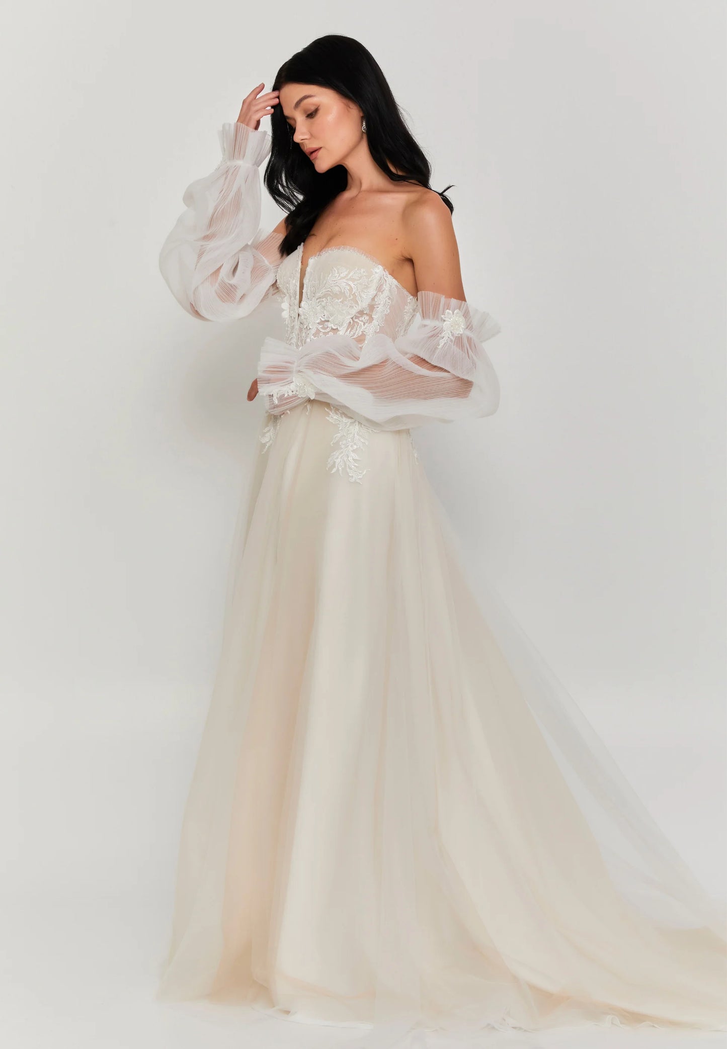 Off Shoulder Maxi Tulle Regular Wedding Dress Unit Price: $440