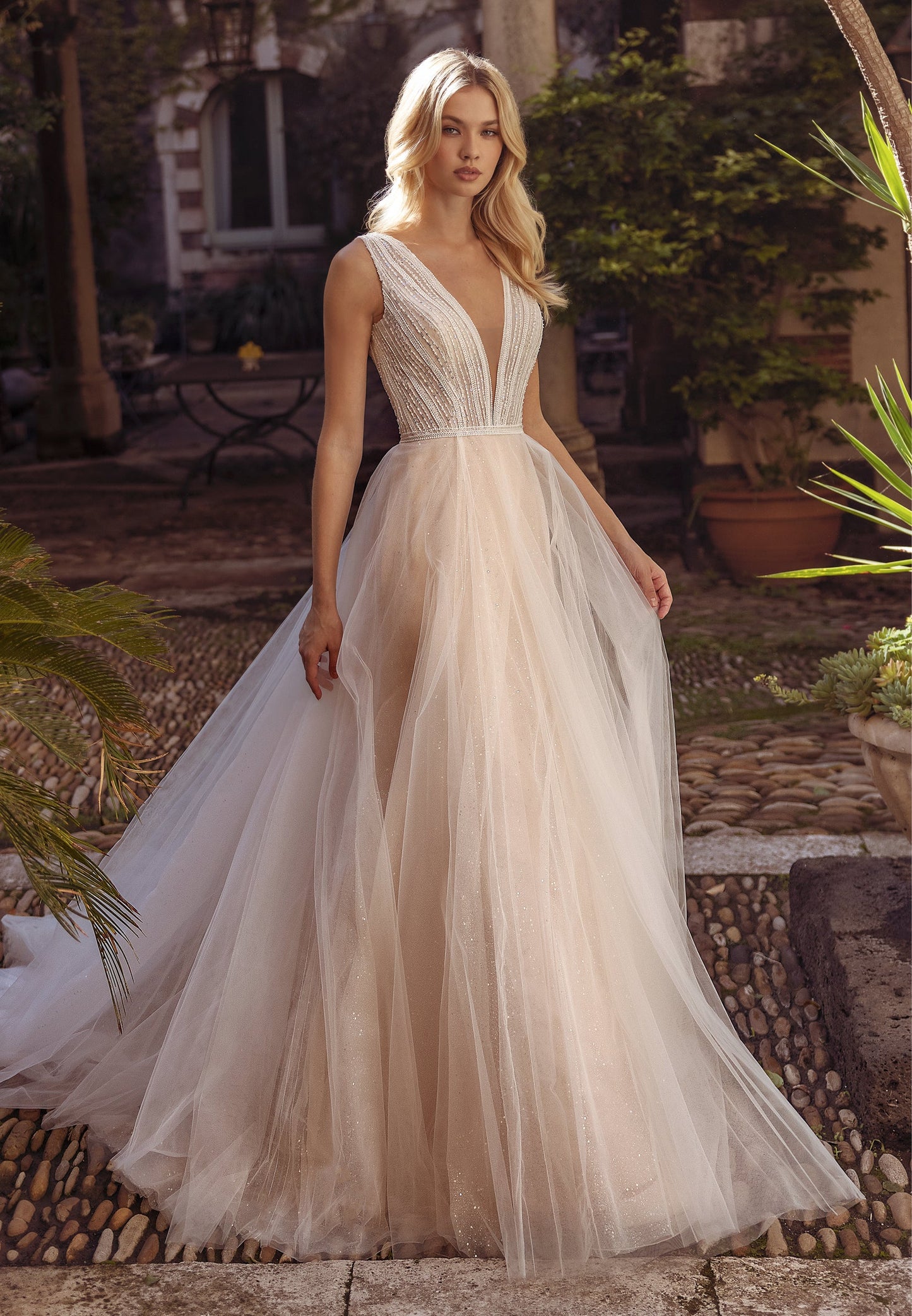 Sleeveless Maxi Tulle Regular Wedding Dress Unit Price: $425