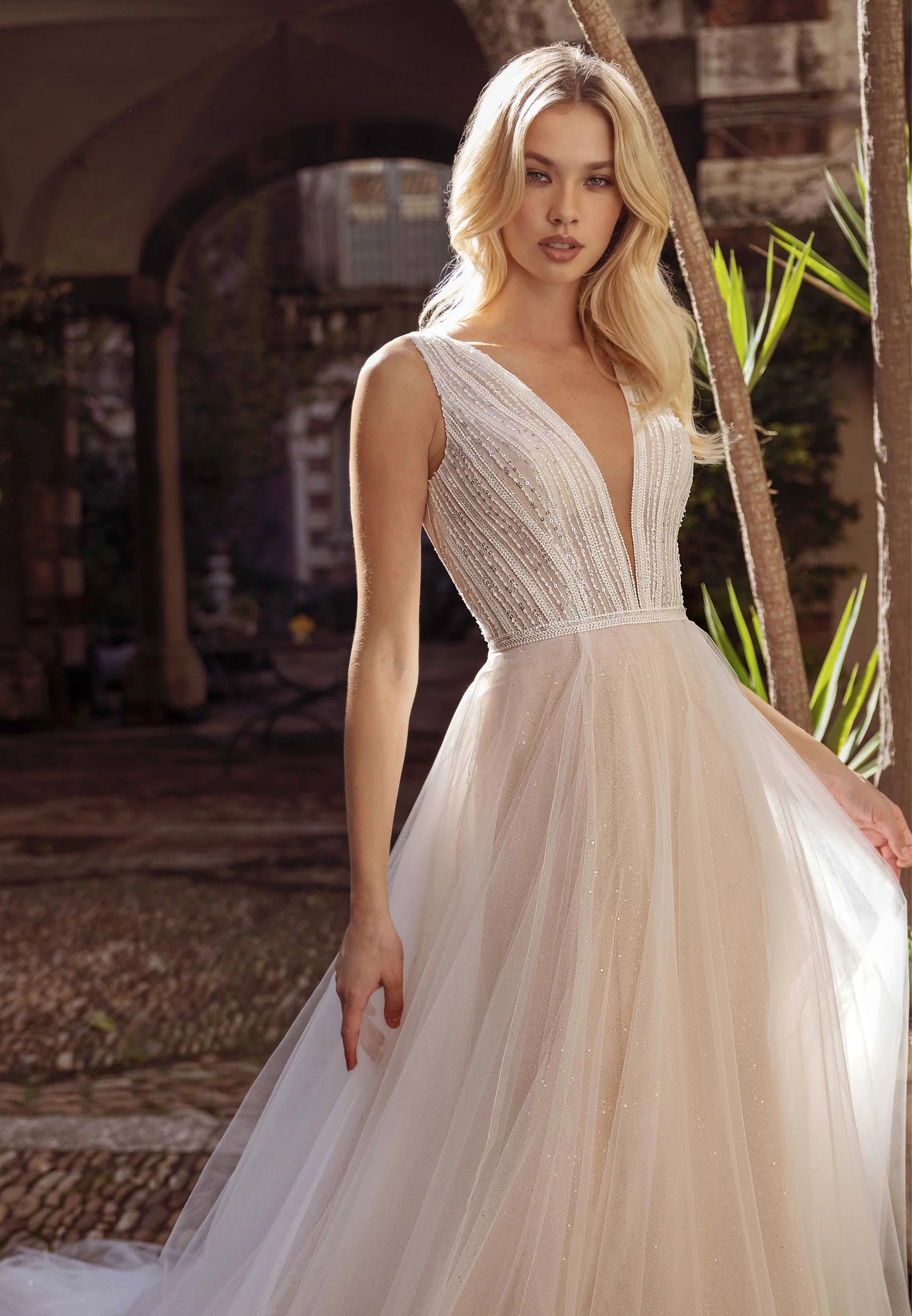 Sleeveless Maxi Tulle Regular Wedding Dress Unit Price: $425