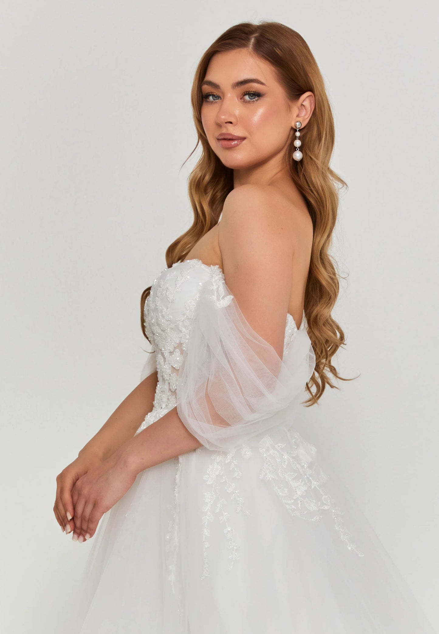Off Shoulder Maxi Tulle Regular Wedding Dress Unit Price: $500