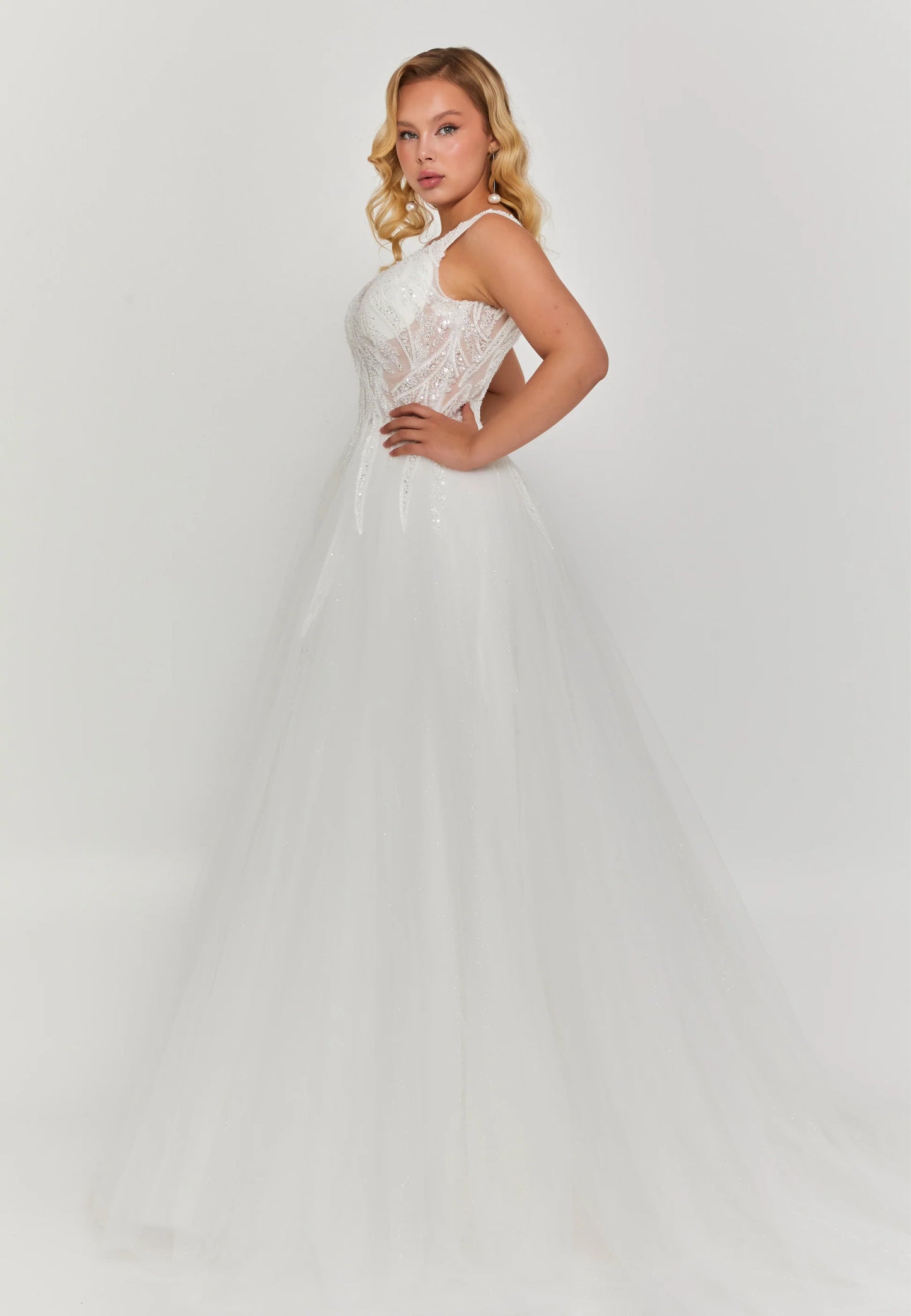 Sleeveless Maxi Tulle Regular Wedding DressUnit Price: $360
