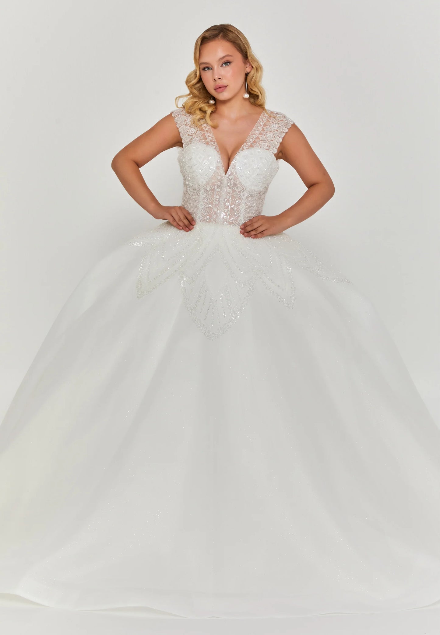 Sleeveless Maxi Tulle Regular Wedding Dress Unit Price: $405