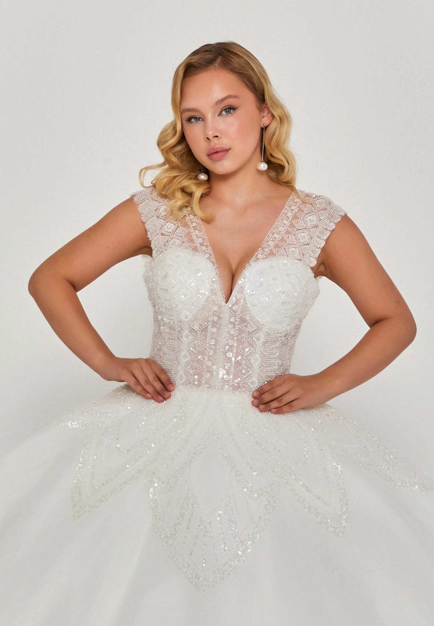 Sleeveless Maxi Tulle Regular Wedding Dress Unit Price: $405